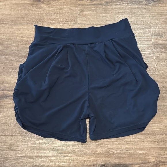 Conceited Pleated Shorts for Women with Pockets High Rise in Navy & Aqua. Size S - Picture 6 of 10